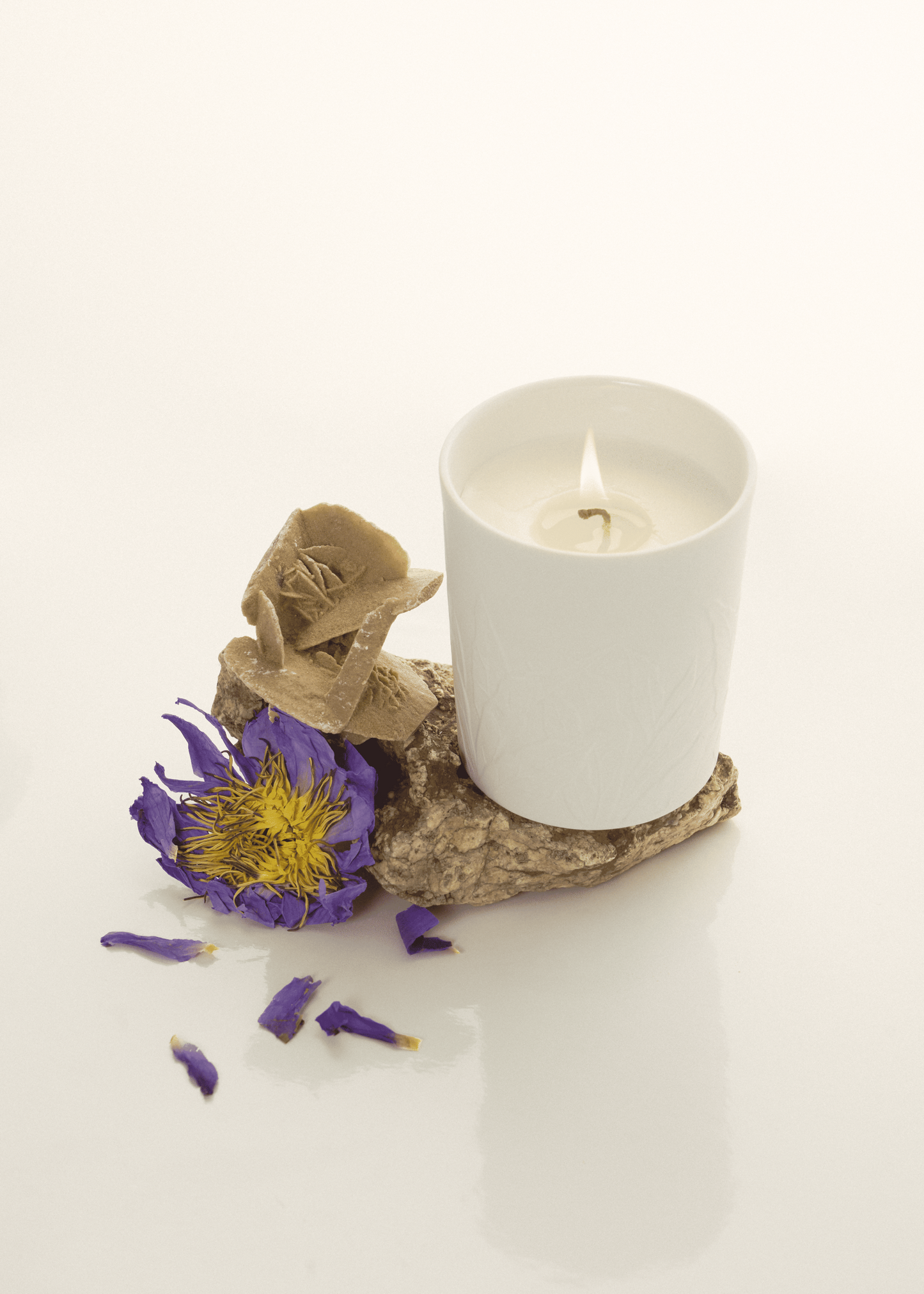 Theo Medium Candle 250g